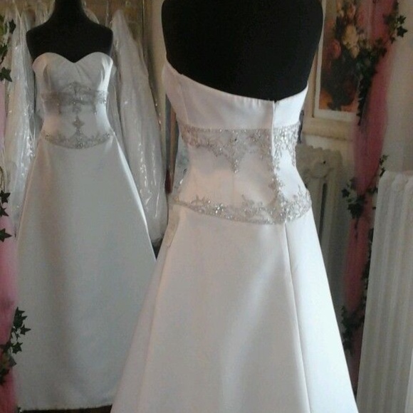 BRIDAL GOWN WHITE - Picture 2 of 7